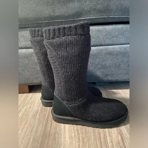 UGG retired Black Capra boots size 8 NEVER WORN OR TRIED ON - Picture 4 of 9